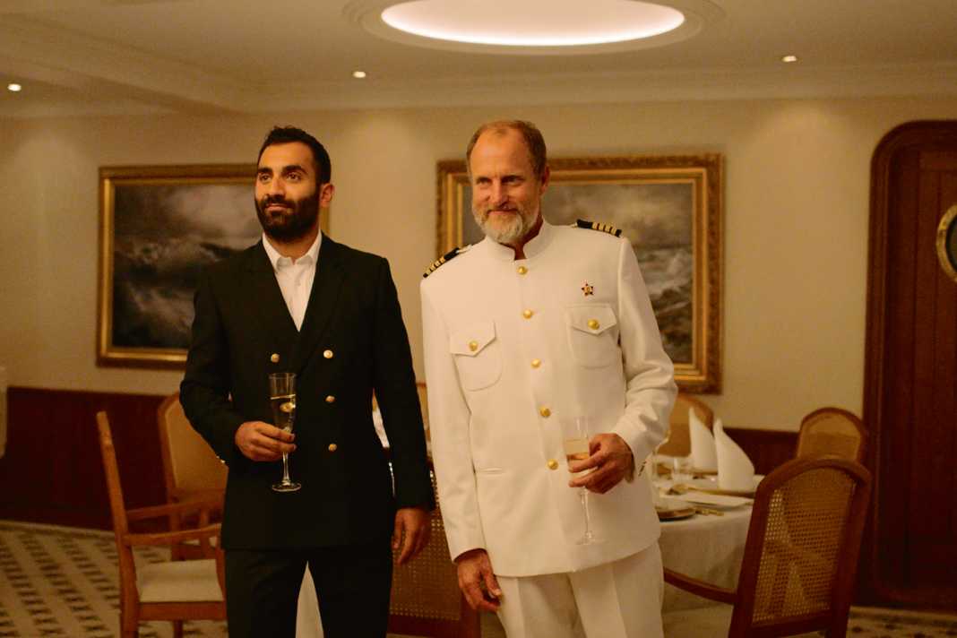 Un casting idéal : Woody Harrelson, en capitaine marxiste, rencontre un oligarque russe.