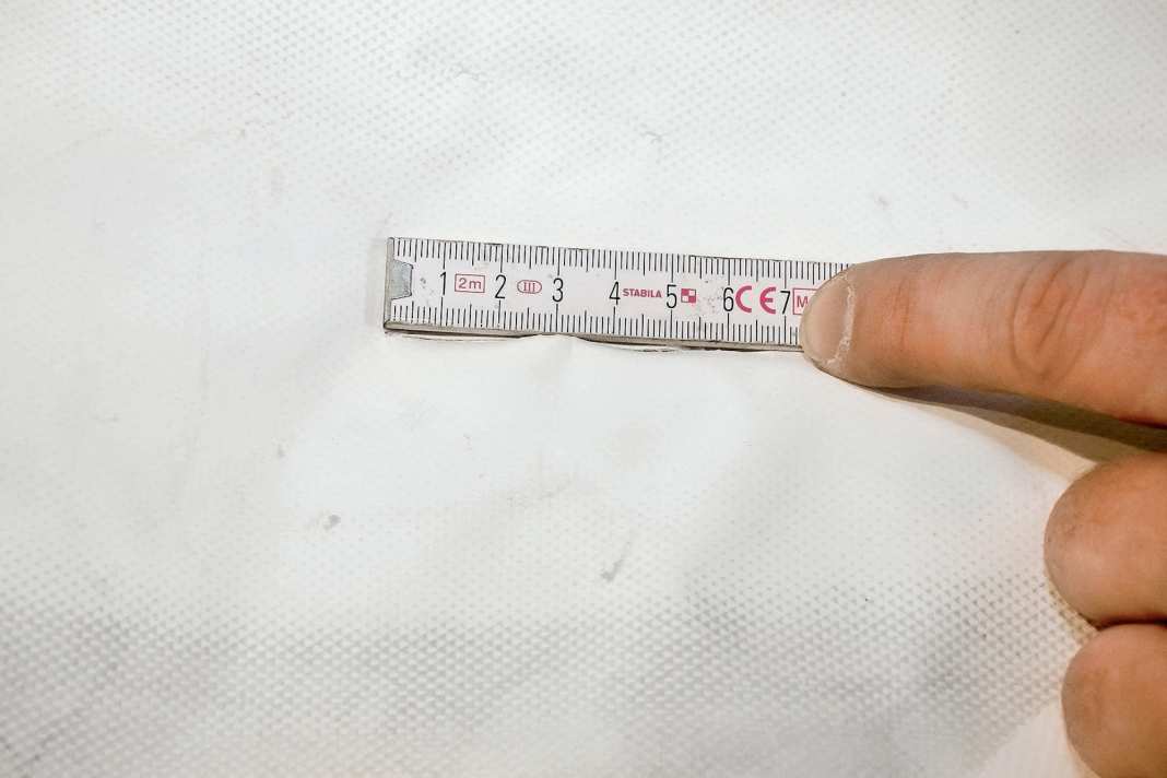 The cut in the tube is about seven centimetres long. Minor damage may need to be enlarged so that work can be carried out from the inside.