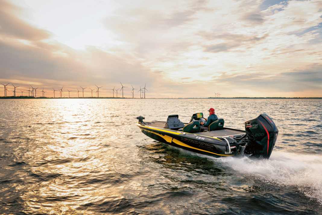 Das Rheindelta kann kraftvoll und ruhig zugleich sein: Flotte Fahrt bei Sonnenuntergang.