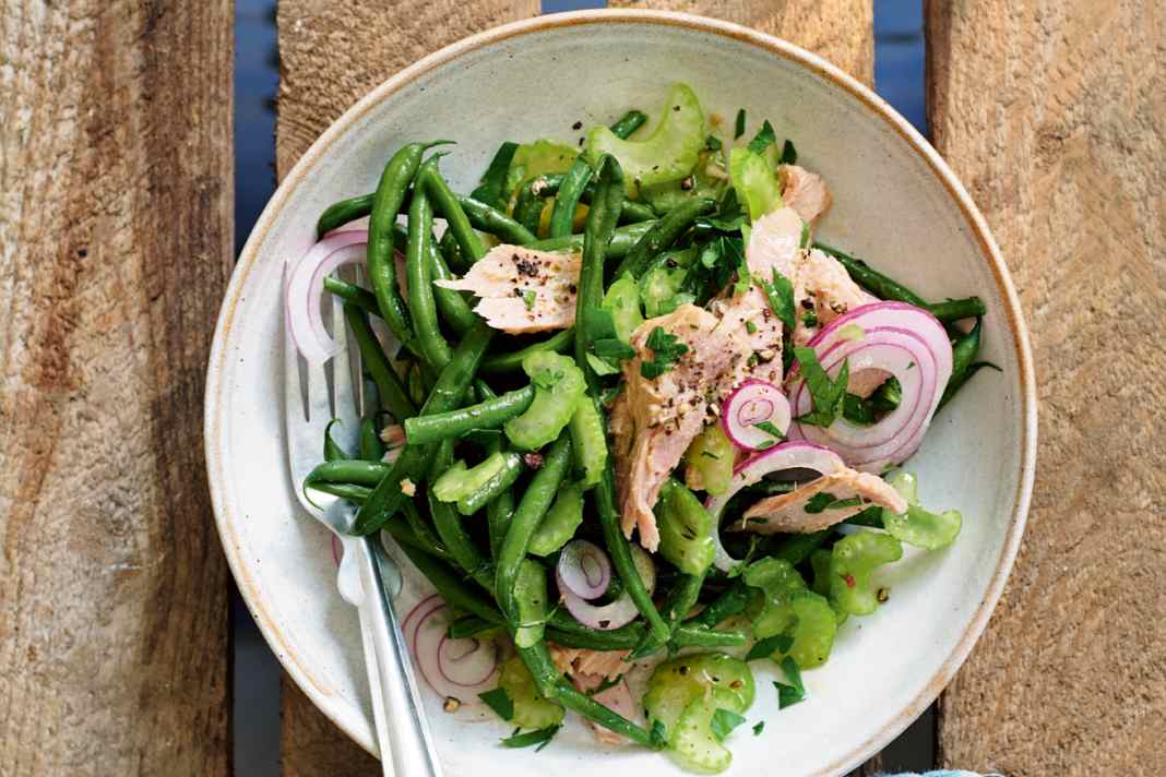 Bean salad with tuna and celery stalks