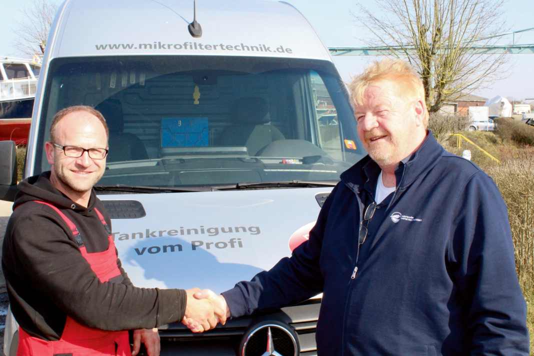 Christian Burmester (left) from Mikrofiltertechnik and DMYV President Frank Dettmering are organising the ‘Clean Tank’ campaign for members of the clubs affiliated to the DMYV.
