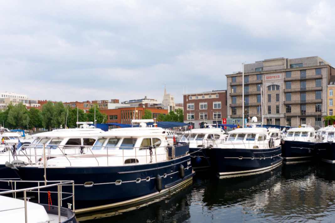 These seagoing Ellings are also designed to cope with heavy weather and long voyages.