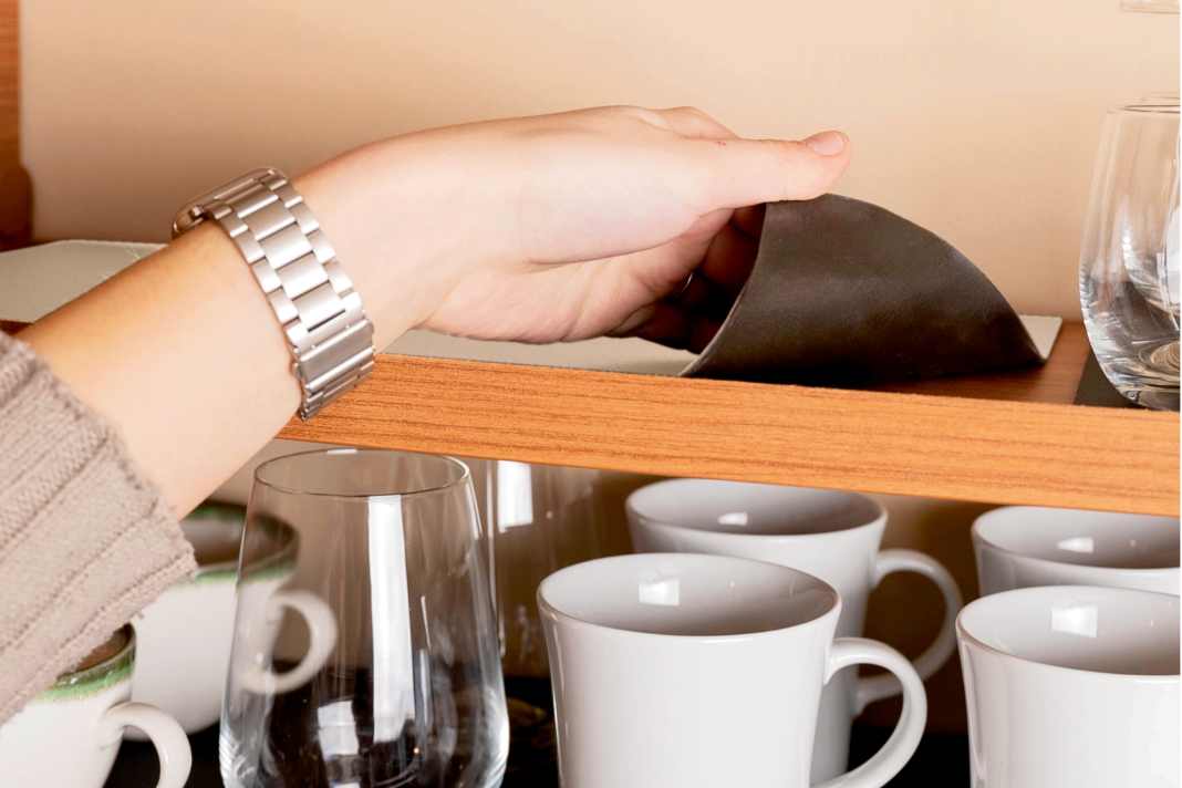 Magnetischer Halt für Geschirr.