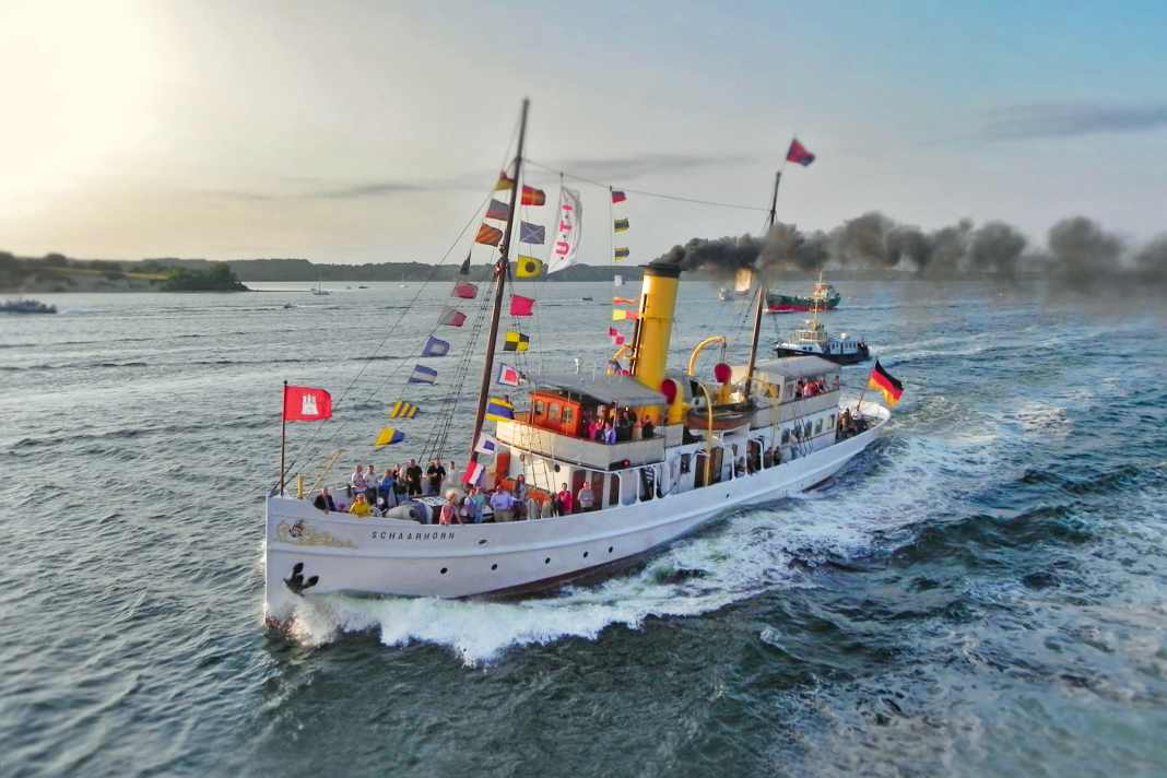 Die „Schaarhörn“ in Fahrt. Früher waren die Gäste an Bord eher gut betucht, heute ist das Schiff für alle offen.