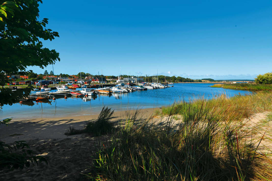 In the south and east of Skåne, there are never more than 15 nautical miles between the individual harbours. In the picture: Kivik.