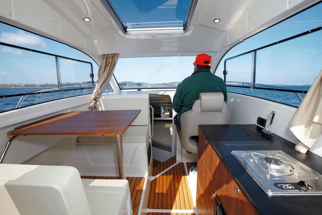 Quicksilver Activ 755 Weekend: Cabin