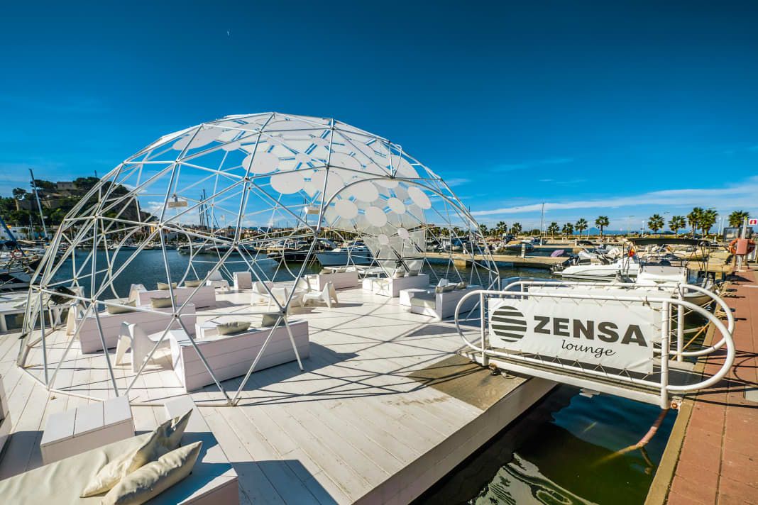 In the huge harbour area of Dénia ...