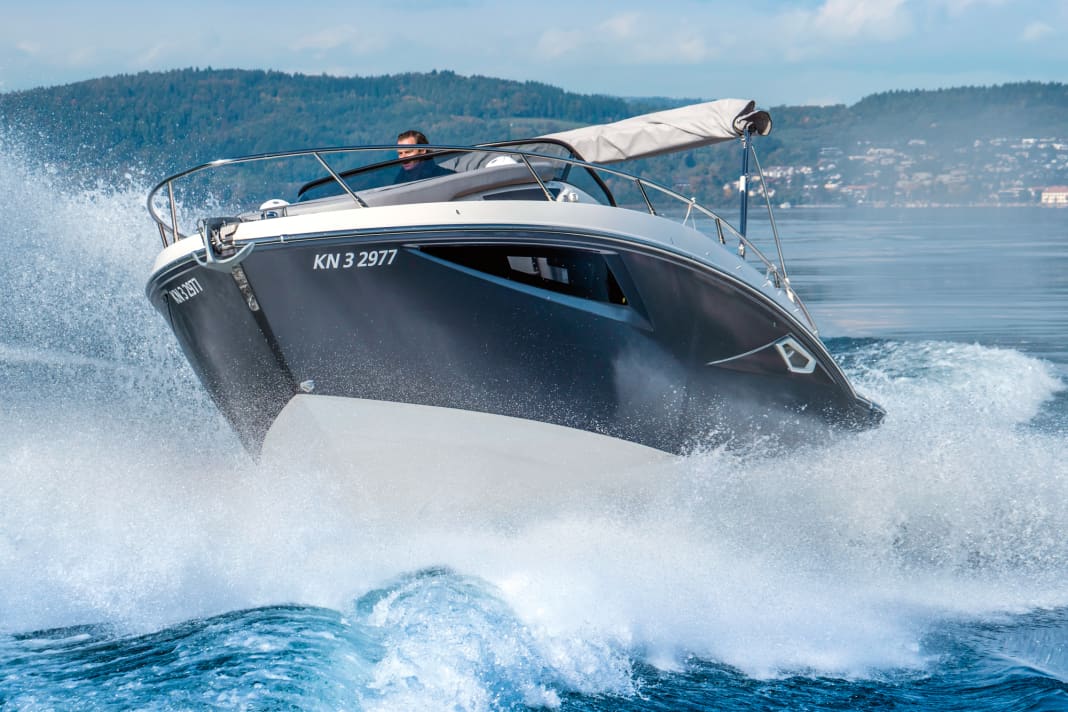 Die Cranchi E30 Endurance überzeugt durch gute Fahr- eigenschaften und sicheres Handling