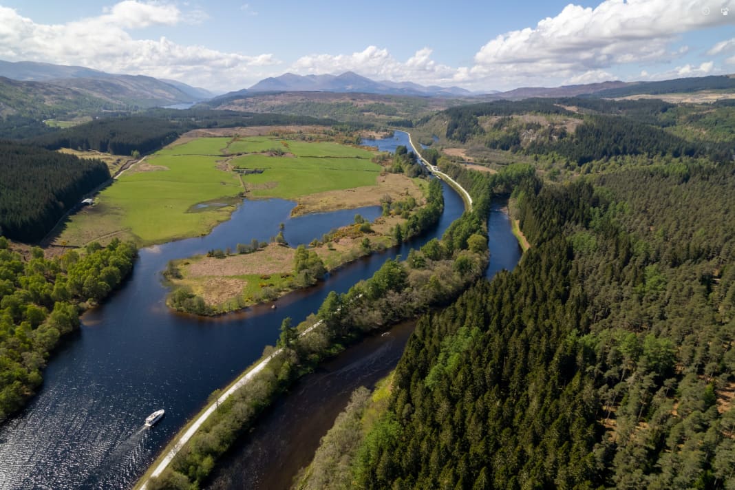 Our charter boat sets course for Kytra Lock between Loch Oich and Loch Ness