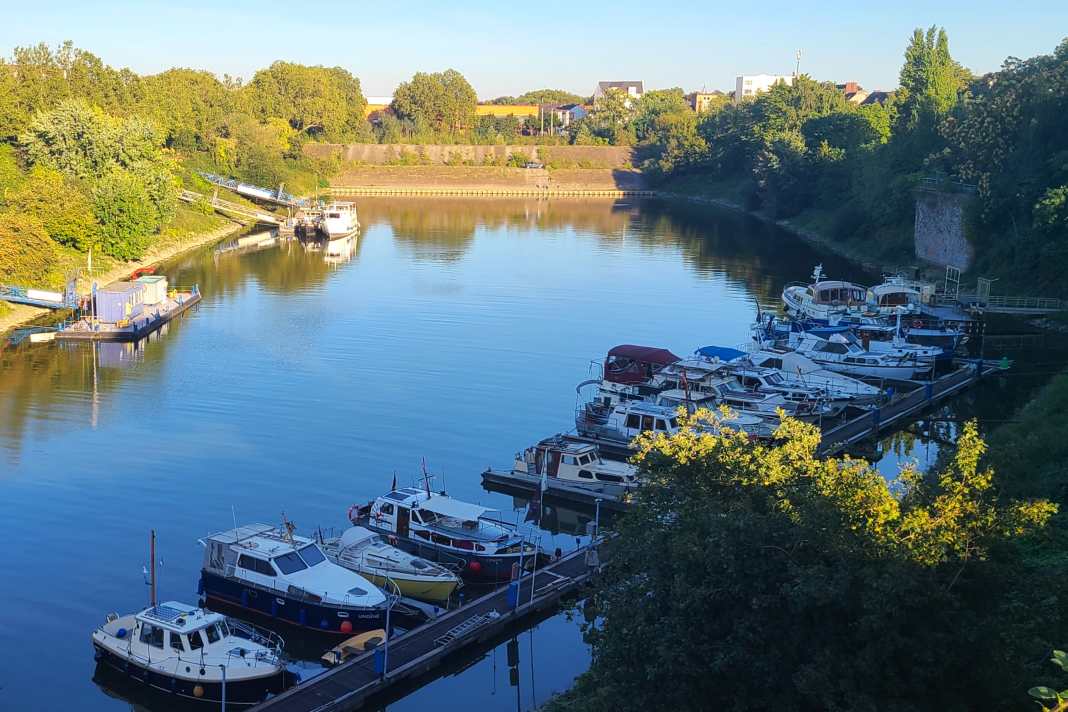 The club in the so-called railway basin