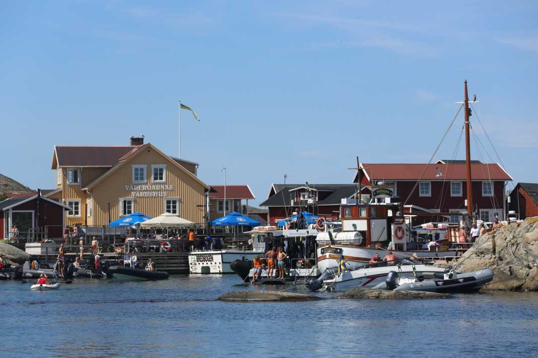Former home of the pilots: the "Värdshus" at Bredbogen, one of the two natural harbours on the east side of Väderöarna