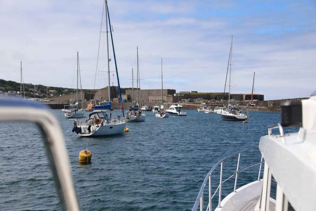 Ankunft in Braye Harbour.