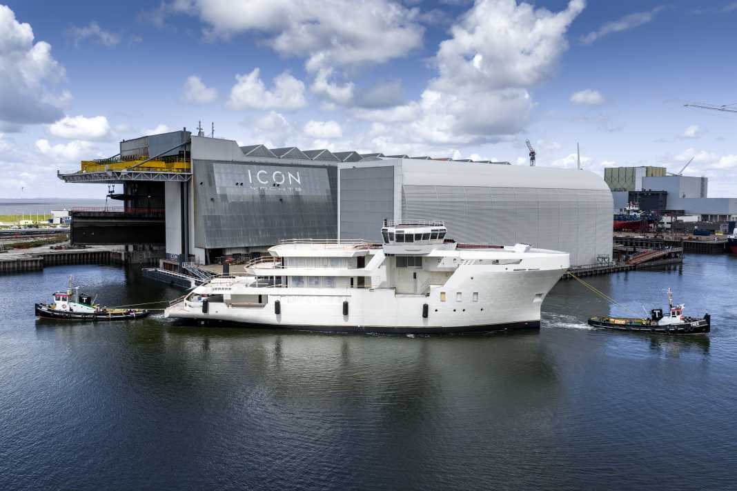 Das 70-Meter-Projekt „Master“ vor dem Trockendock.