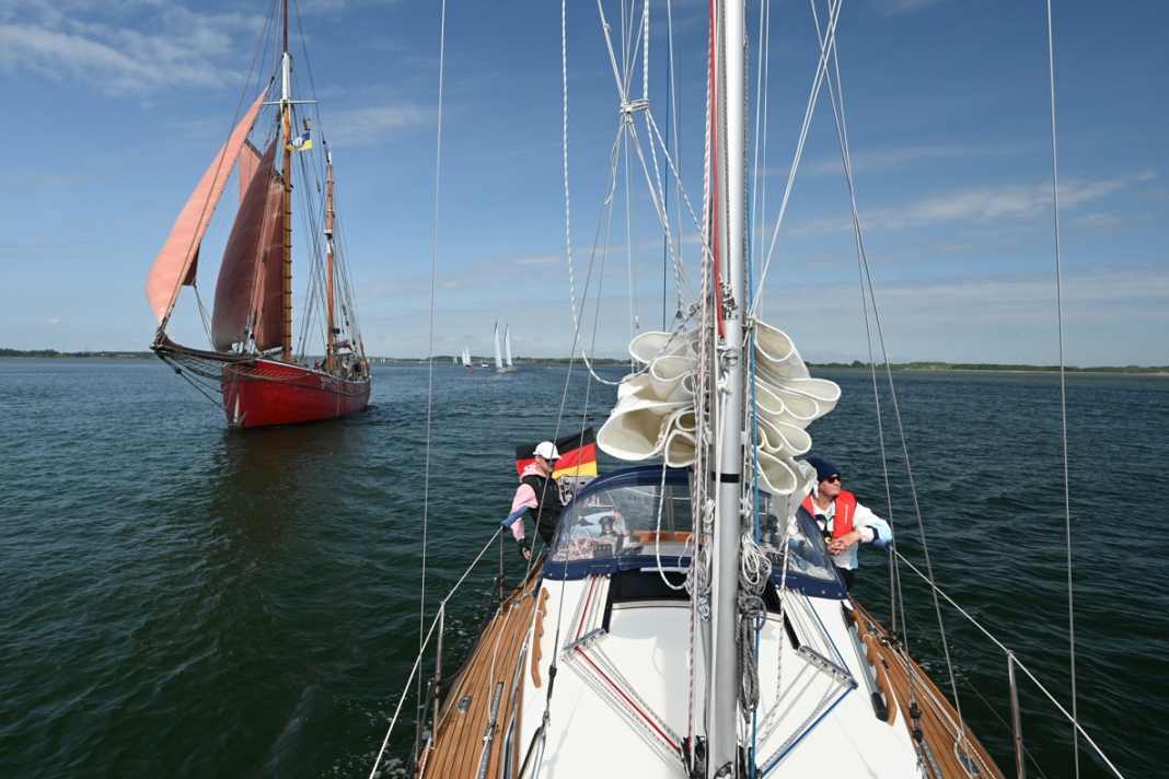 Ausfahrt aus der Schlei zu Törnbeginn.