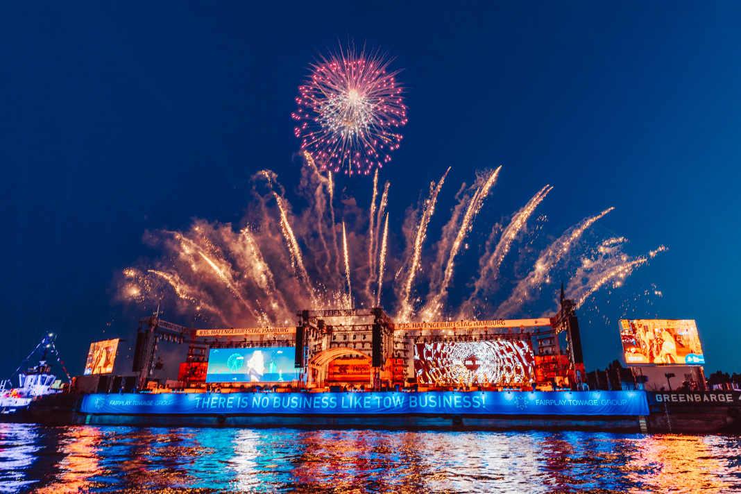 Die Konzerte auf dem Wasser werden von einem großen Feuerwerk begleitet.