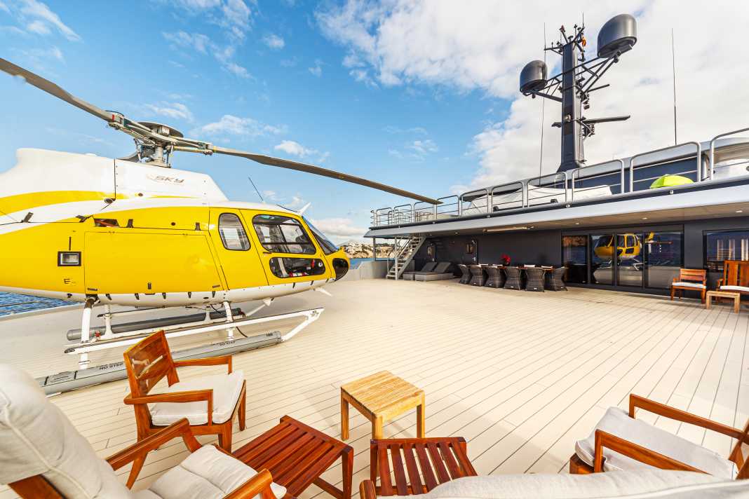 Die 41 Meter lange „Nurja“ steht über Ocean Independence für 38 Millionen Euro zum Verkauf. Hier landete ein Airbus Helicopters H125 auf dem Oberdeck.