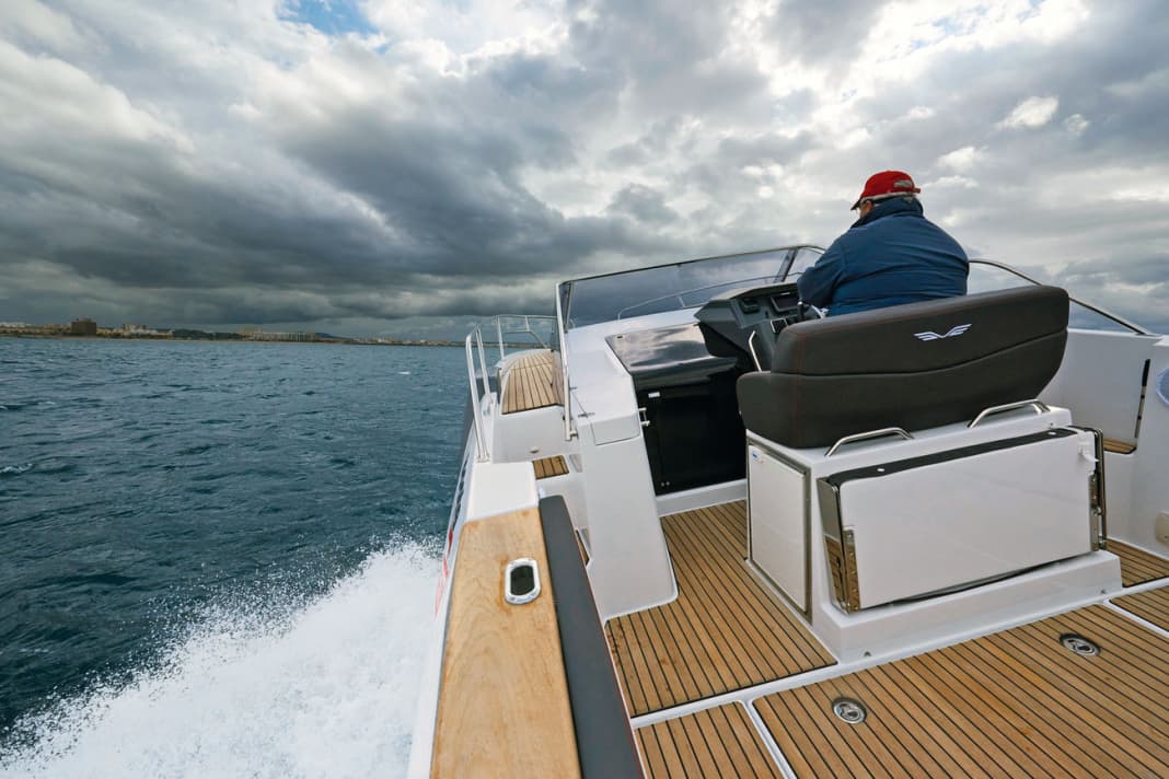 Beneteau Flyer 8.8: Fahrerbank