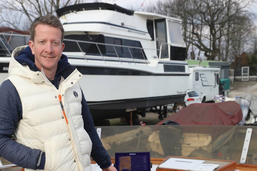 Thorsten Wiechers auf seinem Trawler "Adventure"