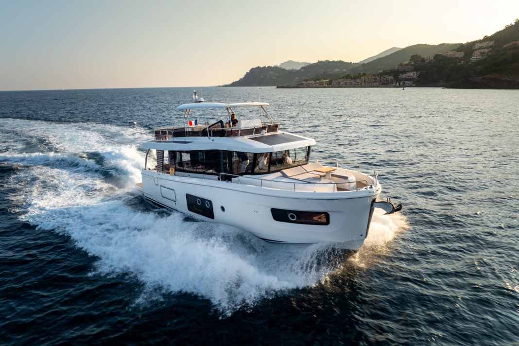 The maximum speed is 17.5 knots