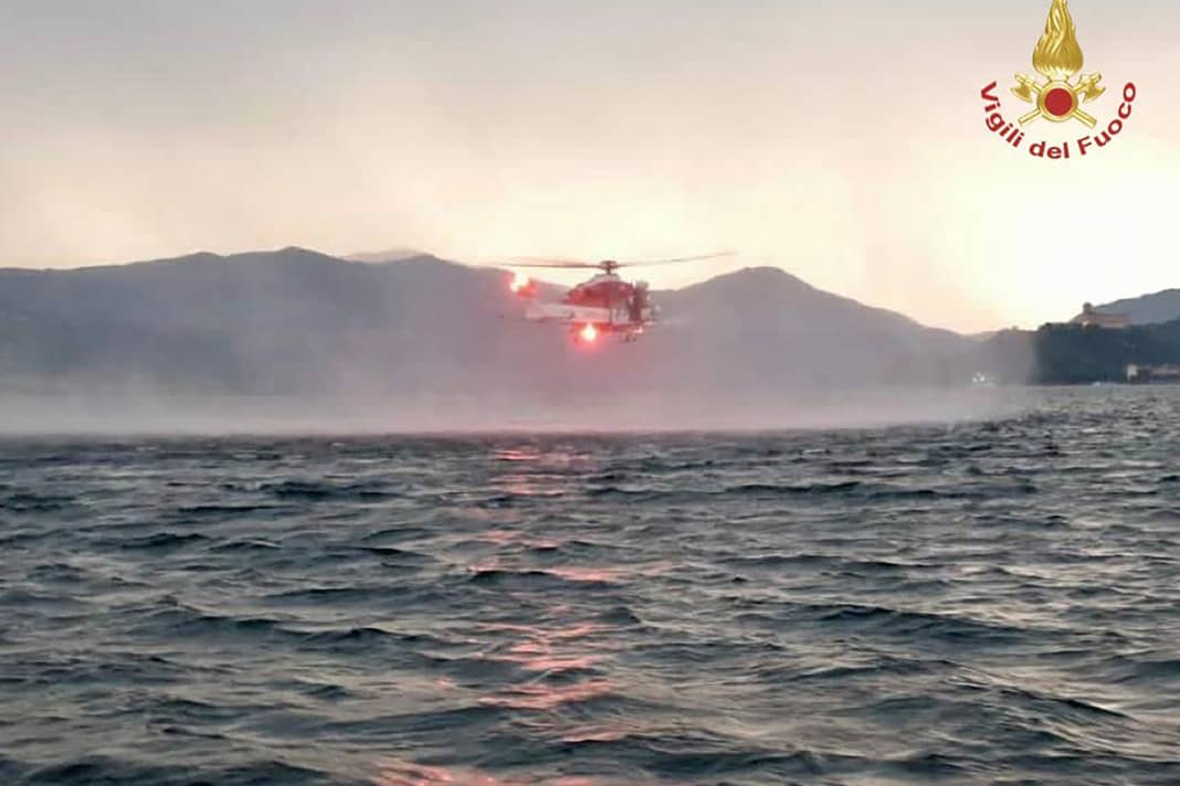 Ein Boot mit 25 Personen ist am Sonntagabend auf dem Lago Maggiore gekentert. Ein Helikopter wurde für die Suche nach Vermissten eingesetzt