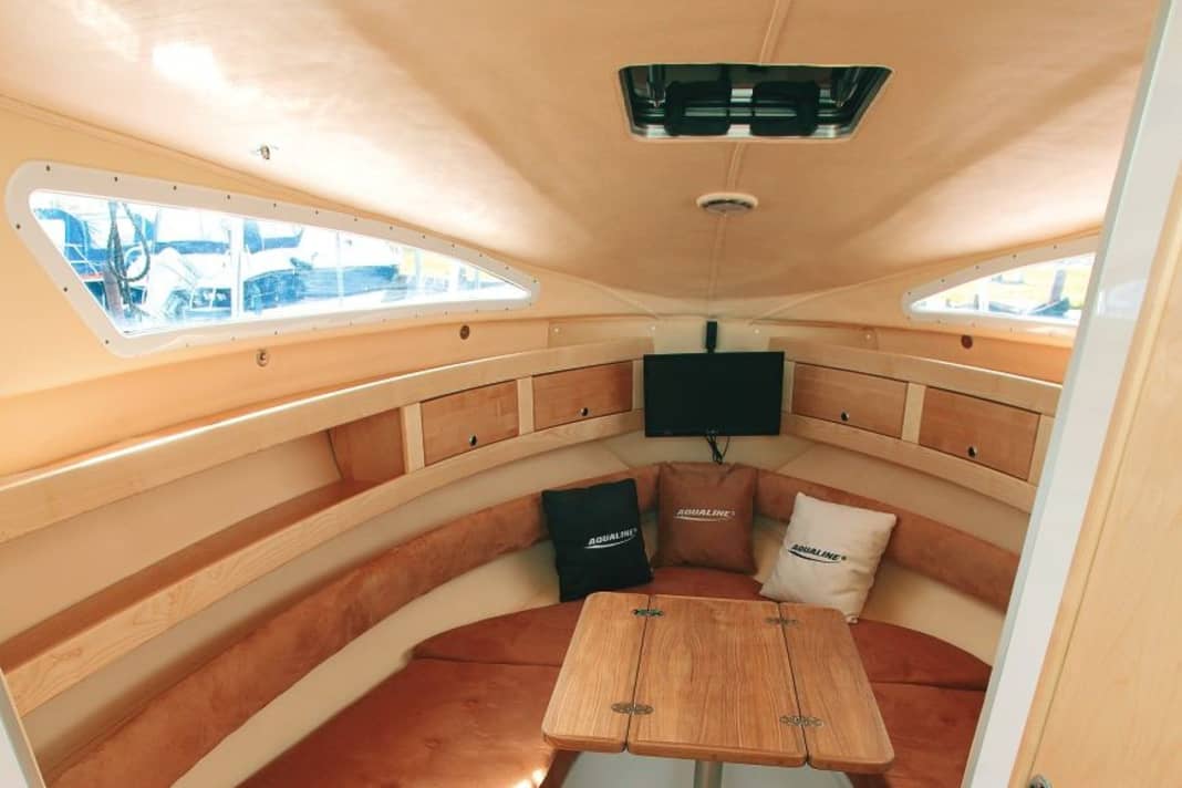 Test Aqualine 750 Ultra Edition: Front cabin