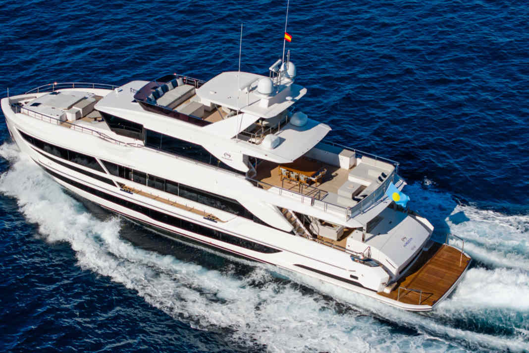 Zu Gast in Cannes: Zum Yachting Festival 2026 kommt auch eine Horizon FD100 Tri-Deck.