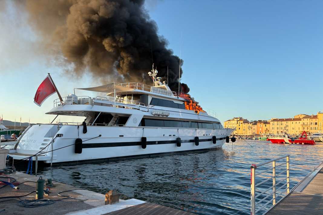 The fire on board caused a dense cloud of smoke that ...