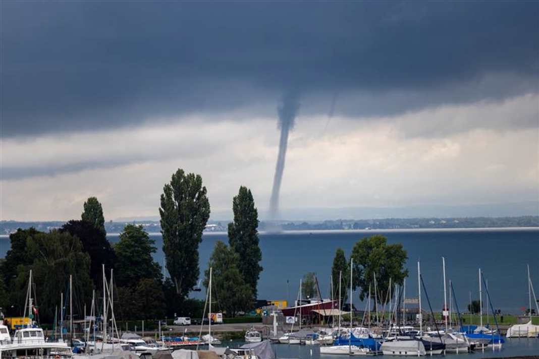 Waterspouts are recorded on Lake Constance two to three times a year. The phenomenon was last observed on 29 July 2025.