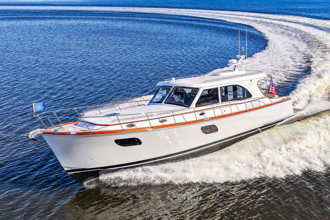 The Vicem 55 Classic presents itself at full speed.