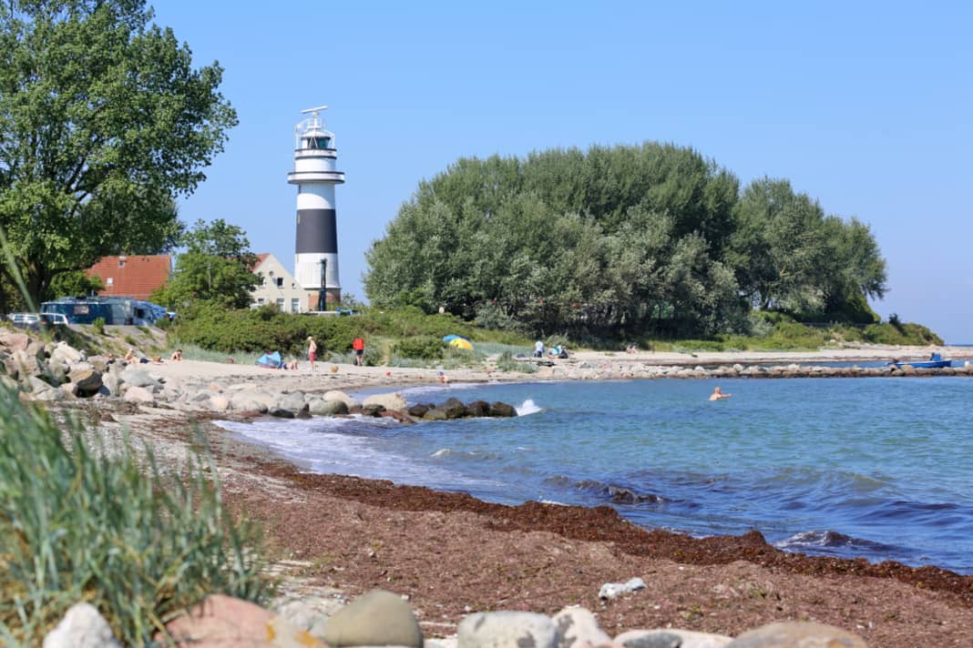 Seit 150 Jahren wacht der Leuchtturm von Bülk am westlichen Ende der Kieler Förde. Im Sommer ein beliebtes Ausflugsziel.