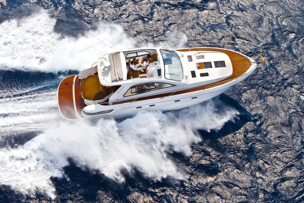 Nominiert als „European Powerboat of the Year 2012“: Bavarias Sport 43 HT.