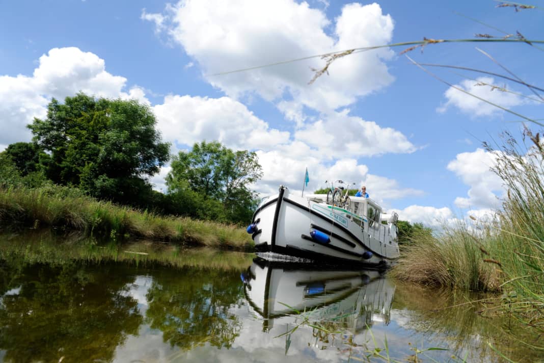 Mit der Charterboot von Locaboat unterwegs auf dem Royal Canal.