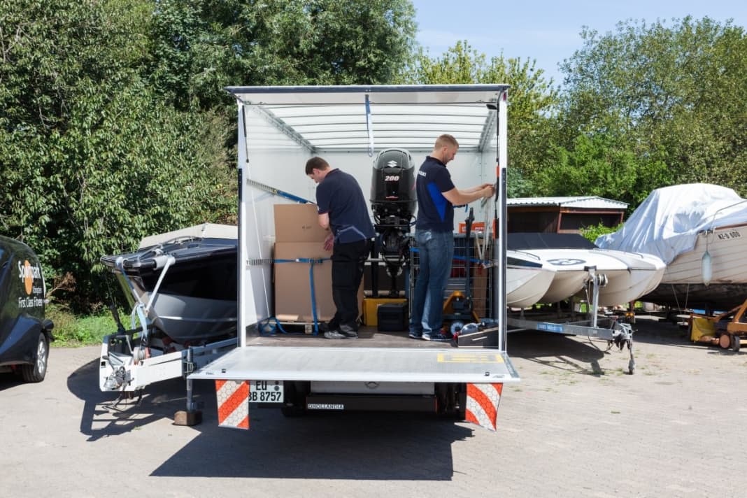 Outboard motor test This year we took a close look at the 200 hp class. This includes engines with small and large displacements, supercharged engines and a two-stroke engine.