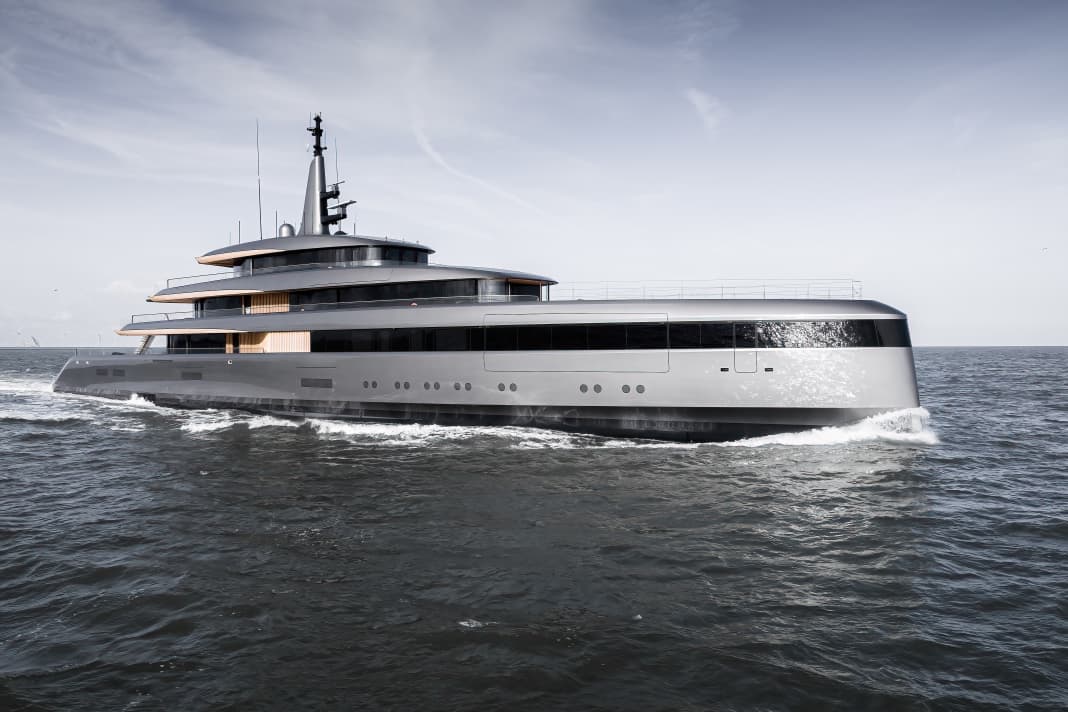 During test runs with HVO biofuel, CO2 emissions were reduced by 90 per cent. Purely electrically, 10 knots are possible.