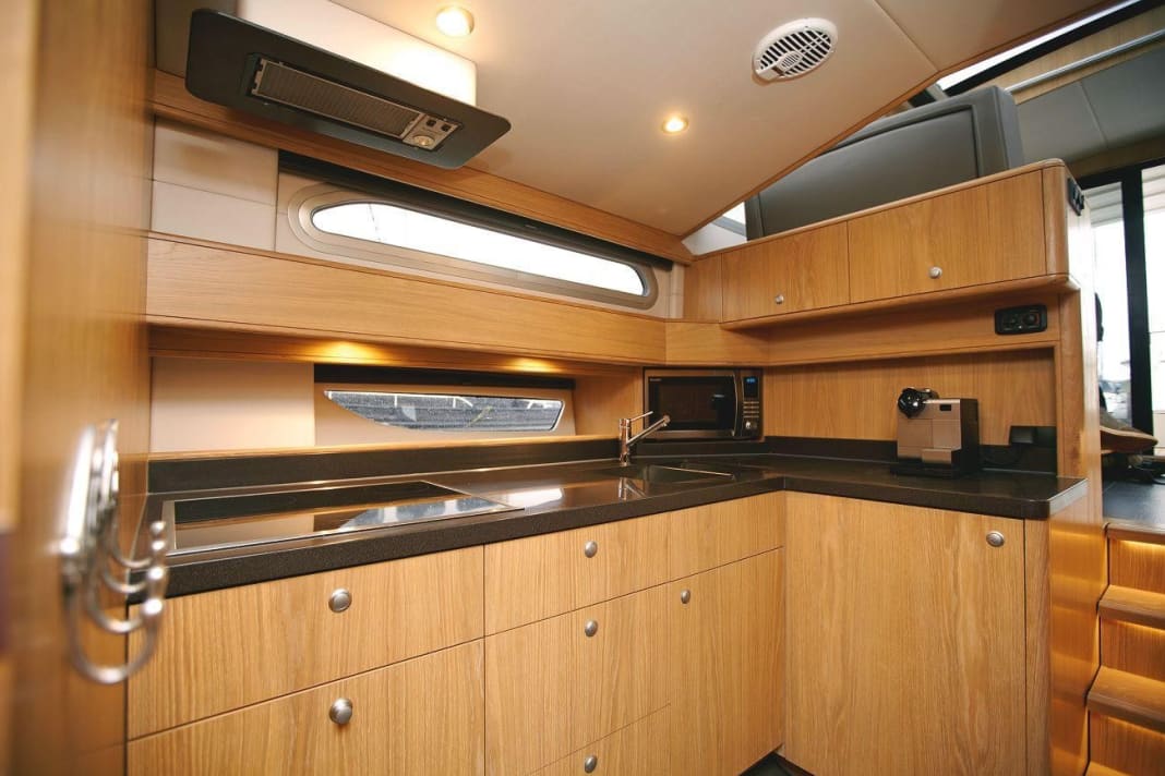 Steeler NG 43 OFFSHORE Pantry