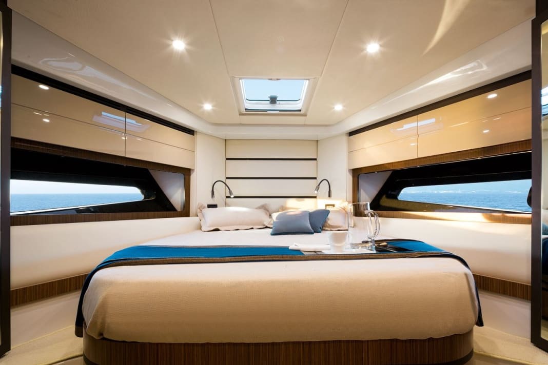 Atlantis 43: Bow cabin