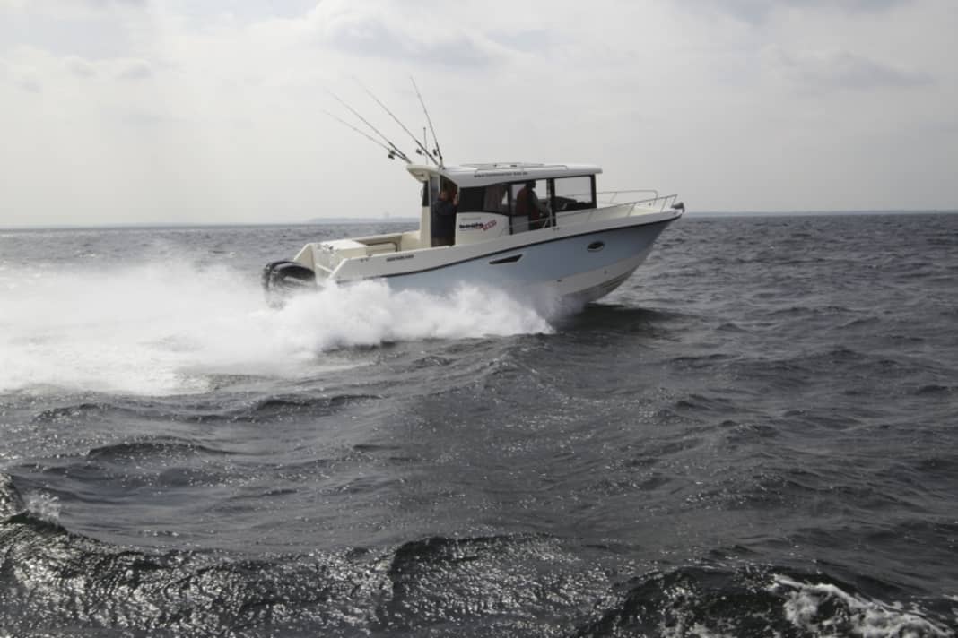 Quicksilver Pilothouse 905