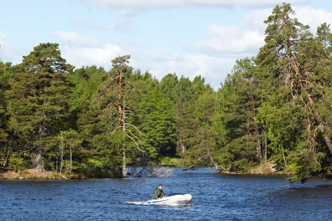 Dalsland kurz vor Mittsommer: auf Entdeckungstörn über die weiten Seen im Südwesten Schwedens, eines der schönsten Binnenreviere Europas