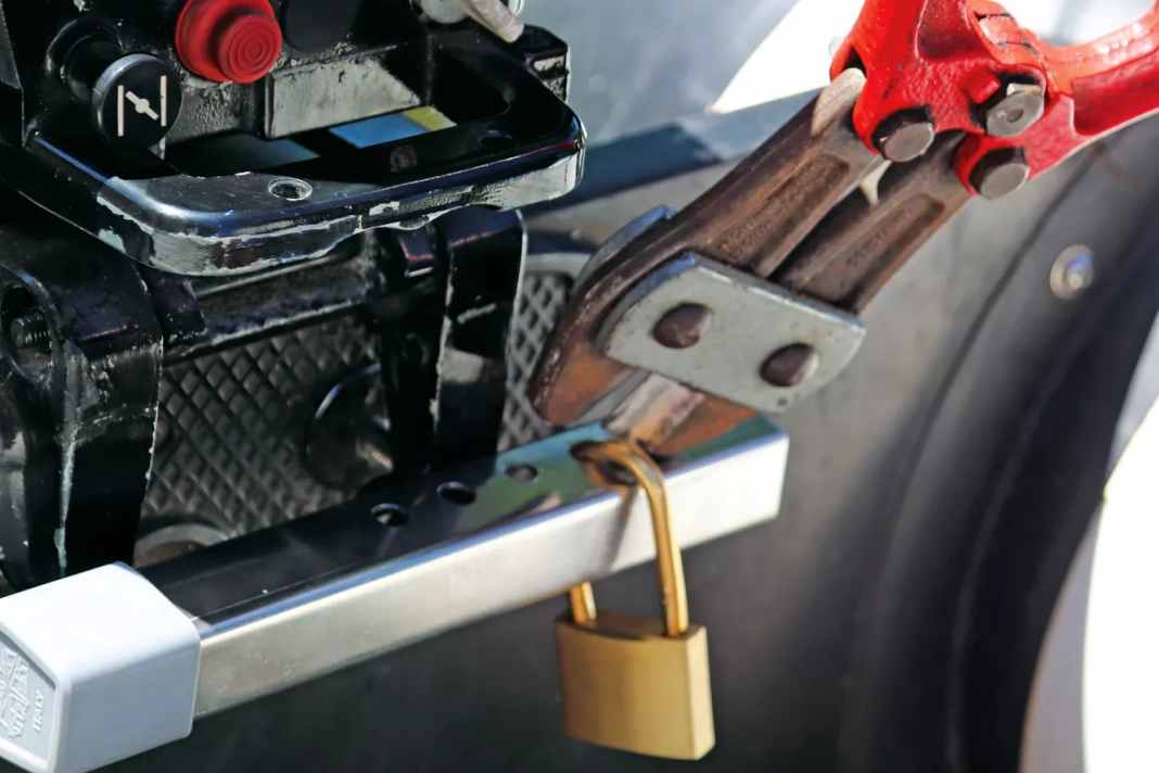 We tested several locks for outboards