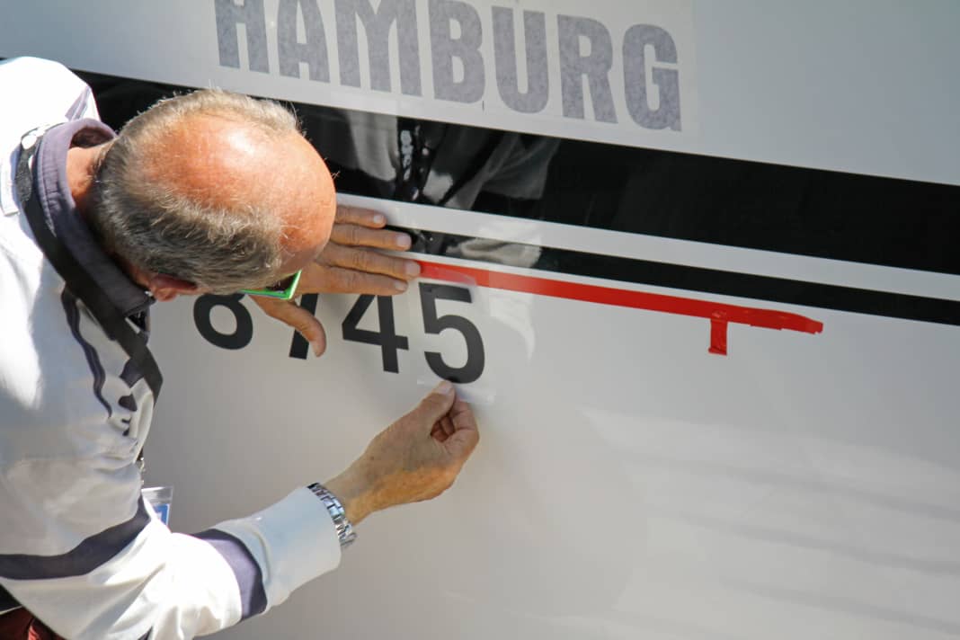 Was müssen Bootsbesitzer bei Kennzeichnung und Scheinen beachten?