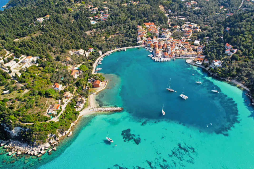 If you don't want to travel on land or water in Germany in winter, you should consider the dream destinations in the south instead