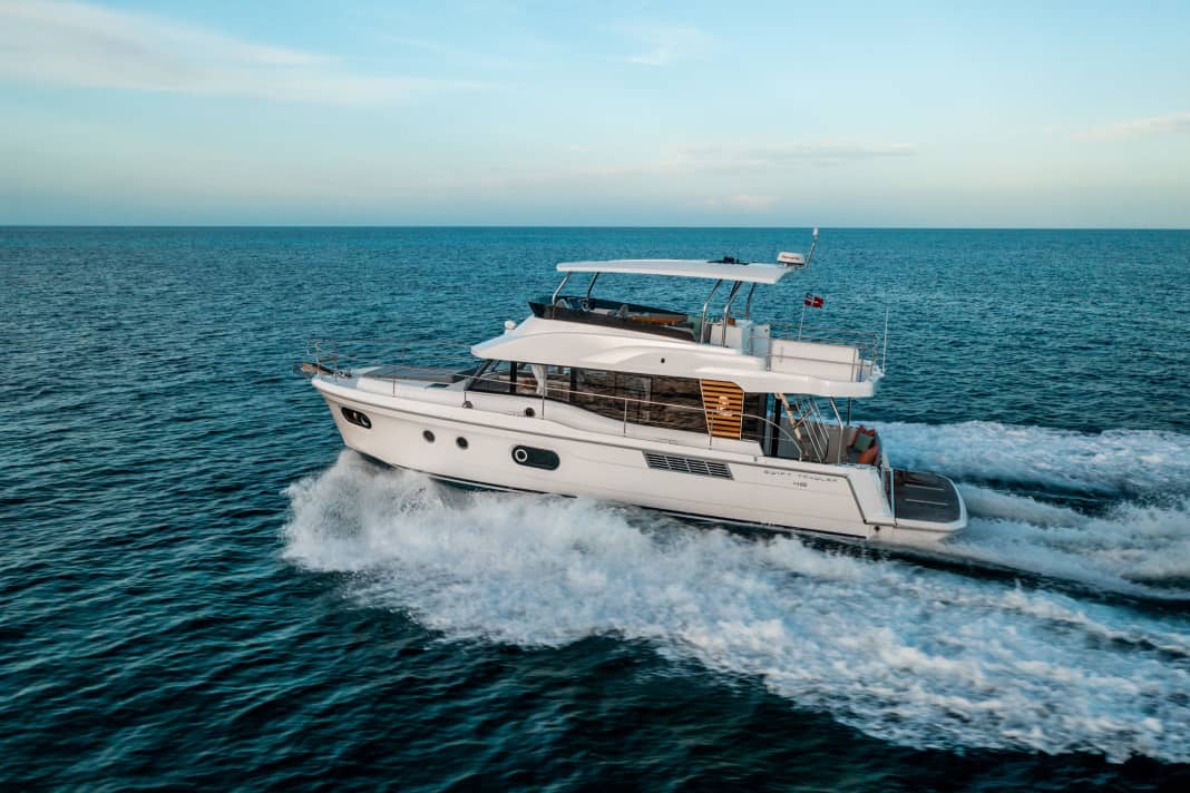 Beneteau Swift Trawler 48 (Länge: 14,74 m, Breite: 4,50 m, Verdrängung: 12.685 kg, Motor: 850 PS, CE-Kategorie: B12/C14)