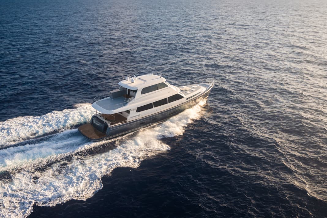 For the Grand Banks 85, the CEO focussed on the driving characteristics, which is why he opted for the "V-Warp" technology