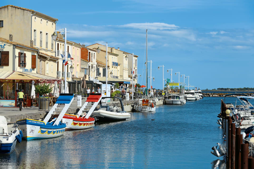 Marseillan at the western end of the Étang de Thau. Our charter boat has found a perfect spot at the back of the pier