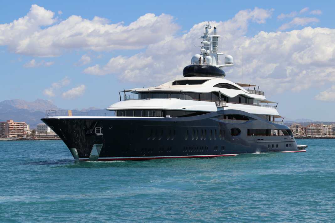 Spotted off Mallorca: The 118-long "Launchpad" of Facebook founder Mark Zuckerberg