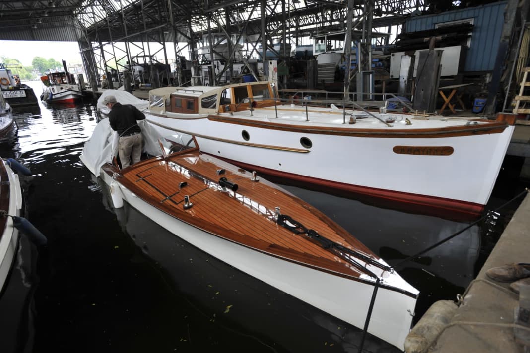 Unlike the completely restored Germania Mea, the Admiral pinnace in the background is just a "maintenance case" for the men from Klink & Krüger.
