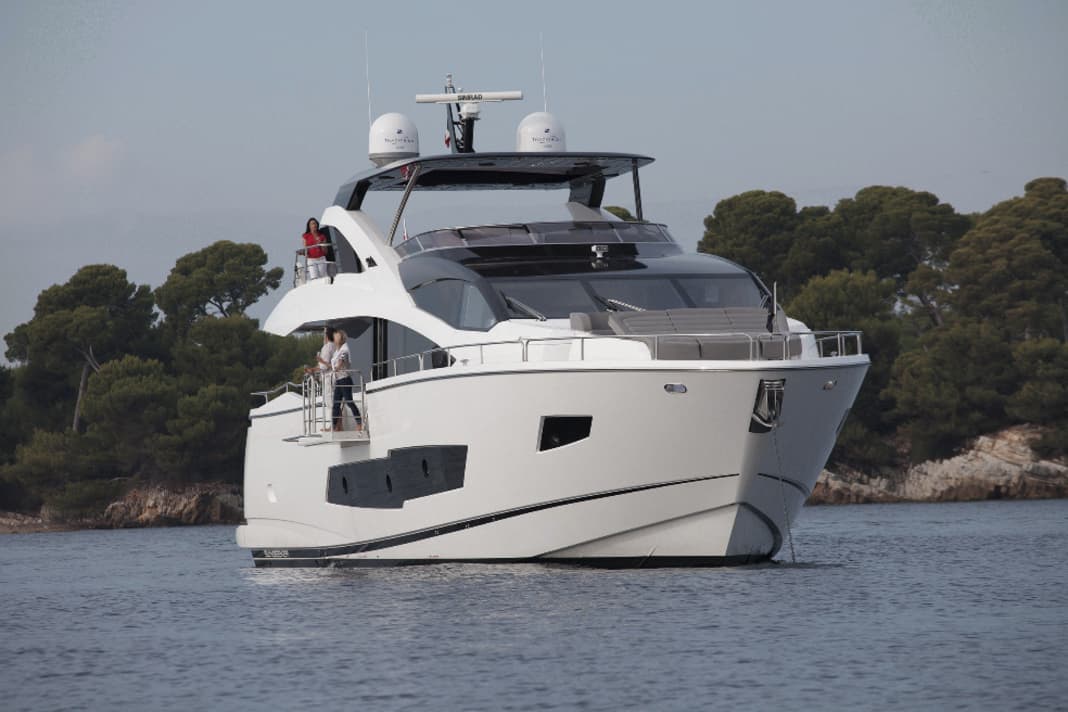 Sunseeker 86 Yacht Exterior