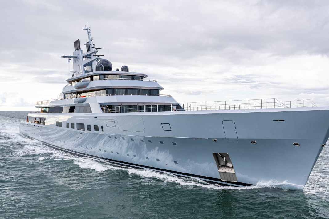 The 142 metre long "Dragonfly" was designed by Germán Frers in the style of a frigate, Lürssen designed and built in Bremen.