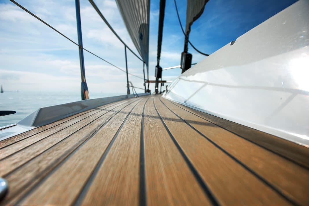 Grip (dry/wet): 34°/31°. Price/square metre: 2200 euros for installation by a specialist company