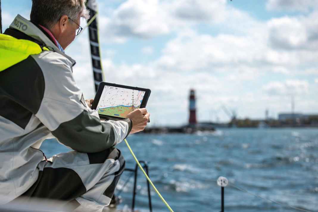 An integral part of many crews on board: navigation via tablet